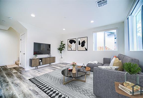 5th image of 617 W 54th St