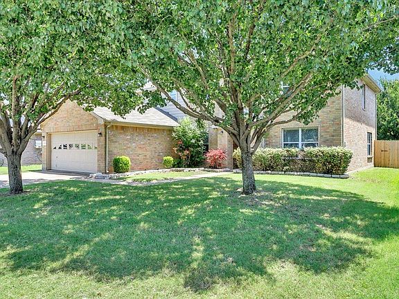 3rd image of 2135 Matagorda Ln