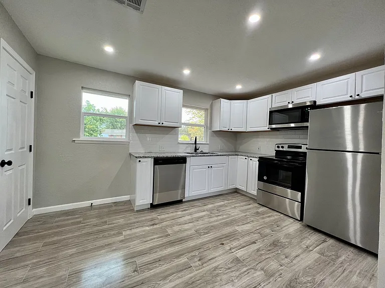 4817 NW Pollard Ave — Photo 6