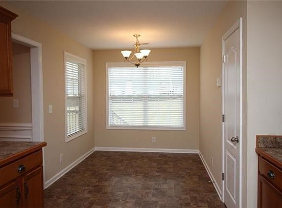 4th image of 416 River Heights Dr