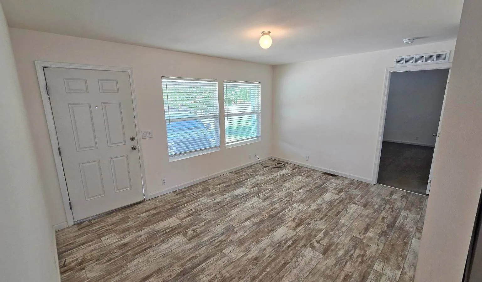 3 bed, 2.0 bath, 1020 sqft, $1,450 — Photo 2