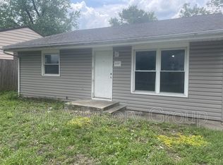 3137 SE Fremont St, Topeka, KS 66605