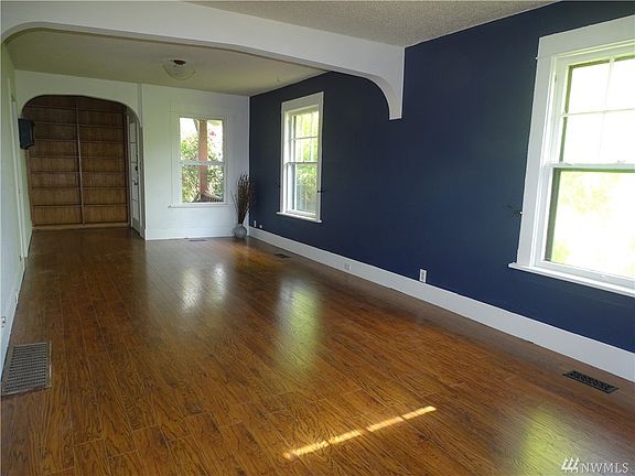 5th image of 2346 S Grant Ave