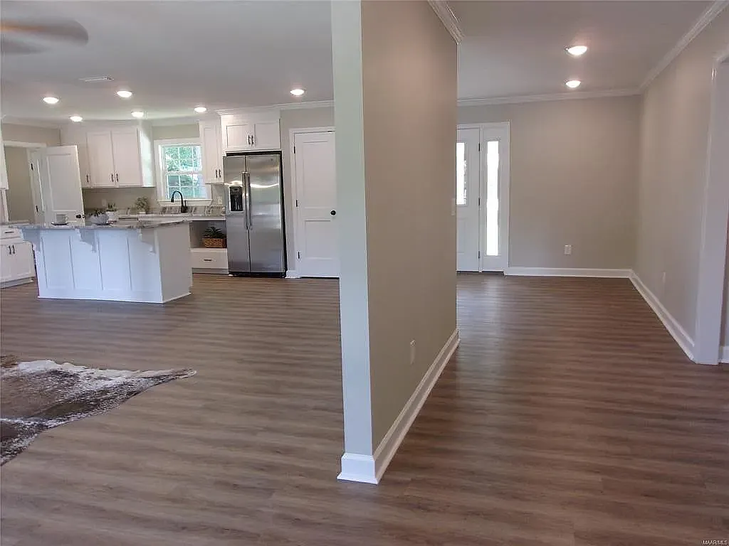 3 bed, 1860 sqft, $1,860 — Photo 4