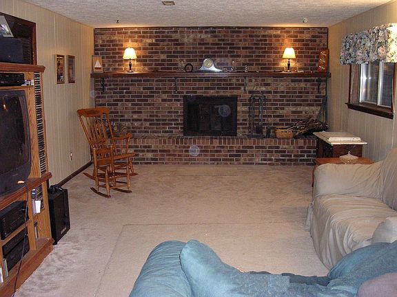 Family Rm w/ Fireplace