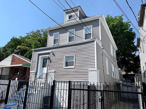 2nd image of 563 Saint Lawrence Ave #2F
