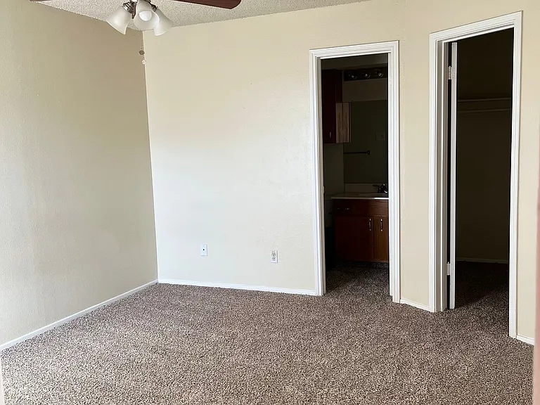 Bentwood Apartments — Photo 42