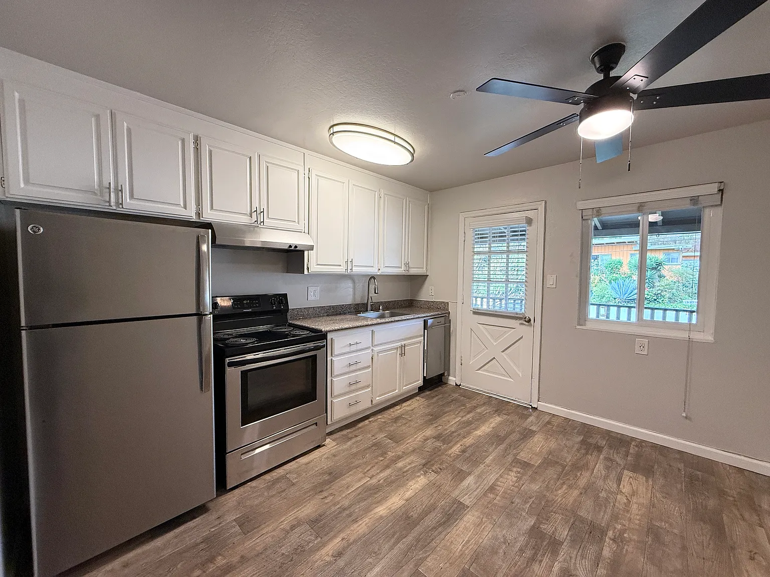 Mosaic Apartments — Photo 3