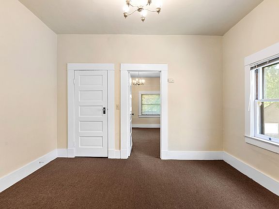 5th image of 812 W 1st St APT 4