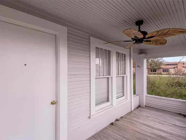 200 W Caroline St #A — Photo 3