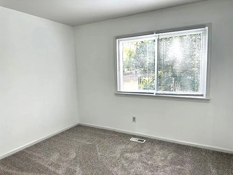 102 Chapel Hill Ln — Photo 10