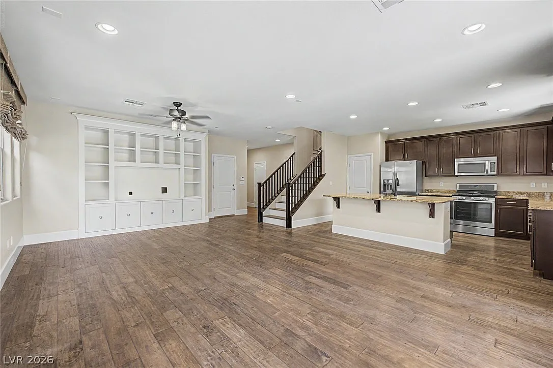 3 bed, 2.5 bath, 1866 sqft, $2,545 — Photo 4