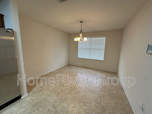 5th image of 693 Mozingo Ln