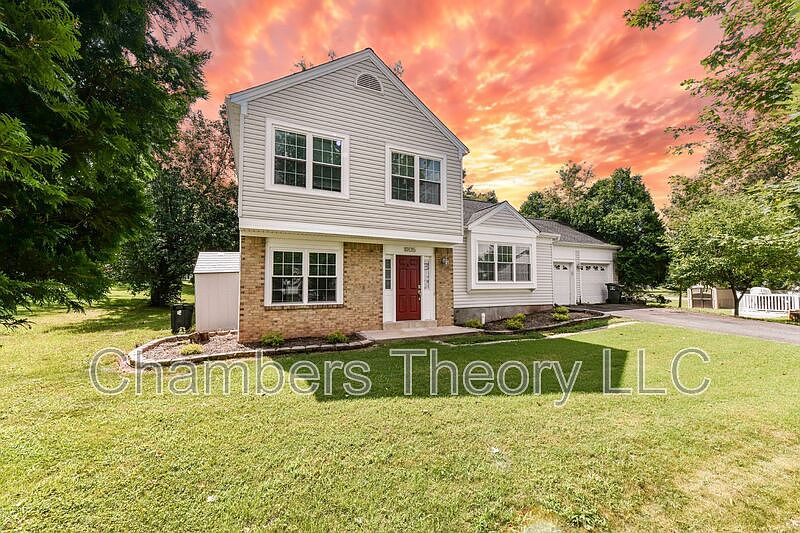 1st image of 10135 Forest Hill Cir