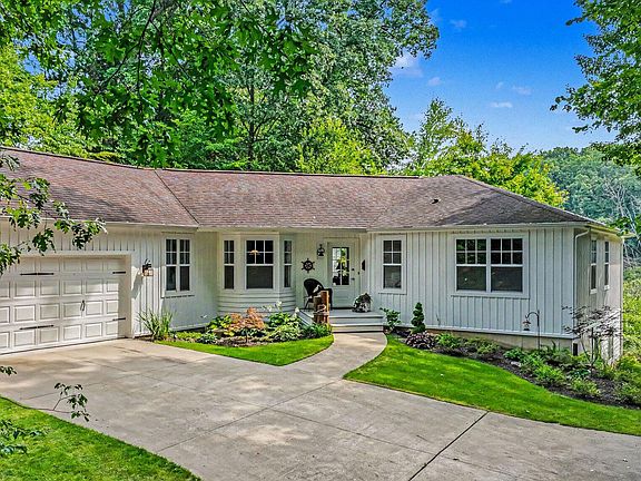 3rd image of 368 Summerset Dr