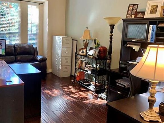 5th image of 42 Woodmoor Pl