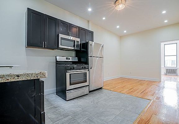 5th image of 433 Rogers Ave #A