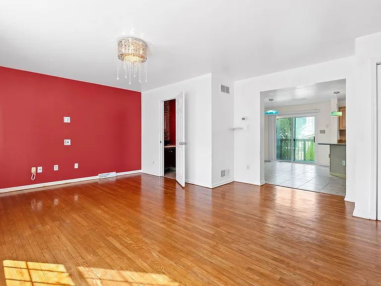 9 Tompkins St — Photo 6