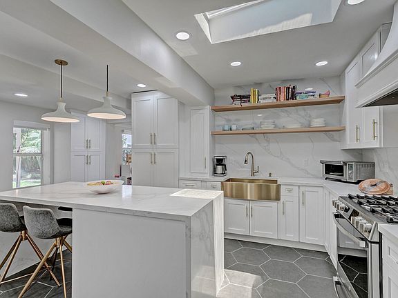 4th image of 631 Westwind Dr