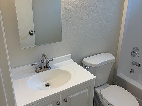 5th image of 211 W 12th St #4