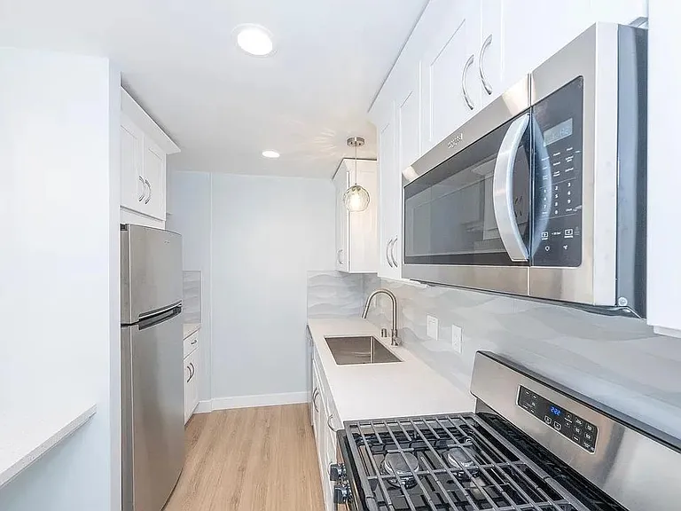 418 N Broadway #418.3 — Photo 14