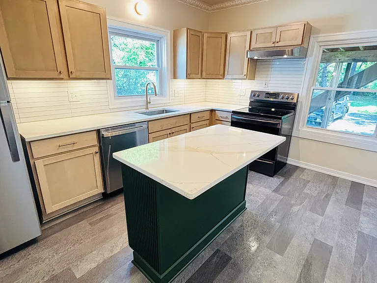 77 Caroline St #1 — Photo 3