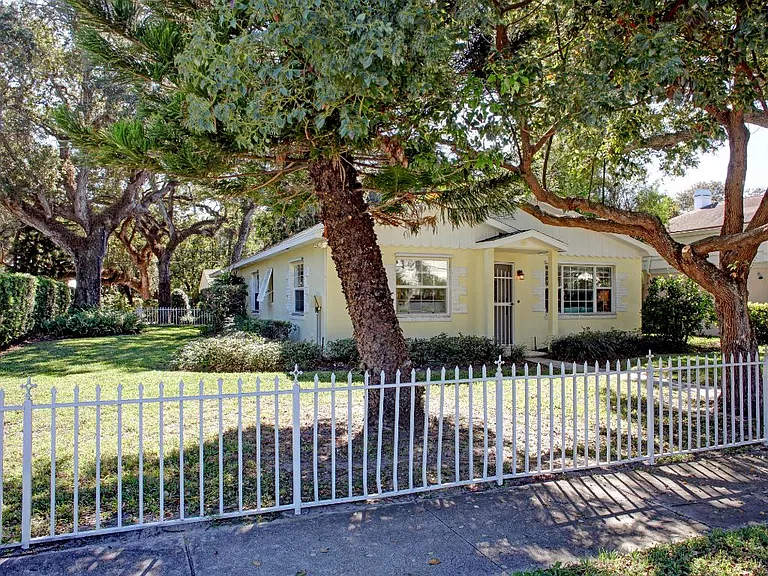 798 Bougainvillea Ln — Photo 32