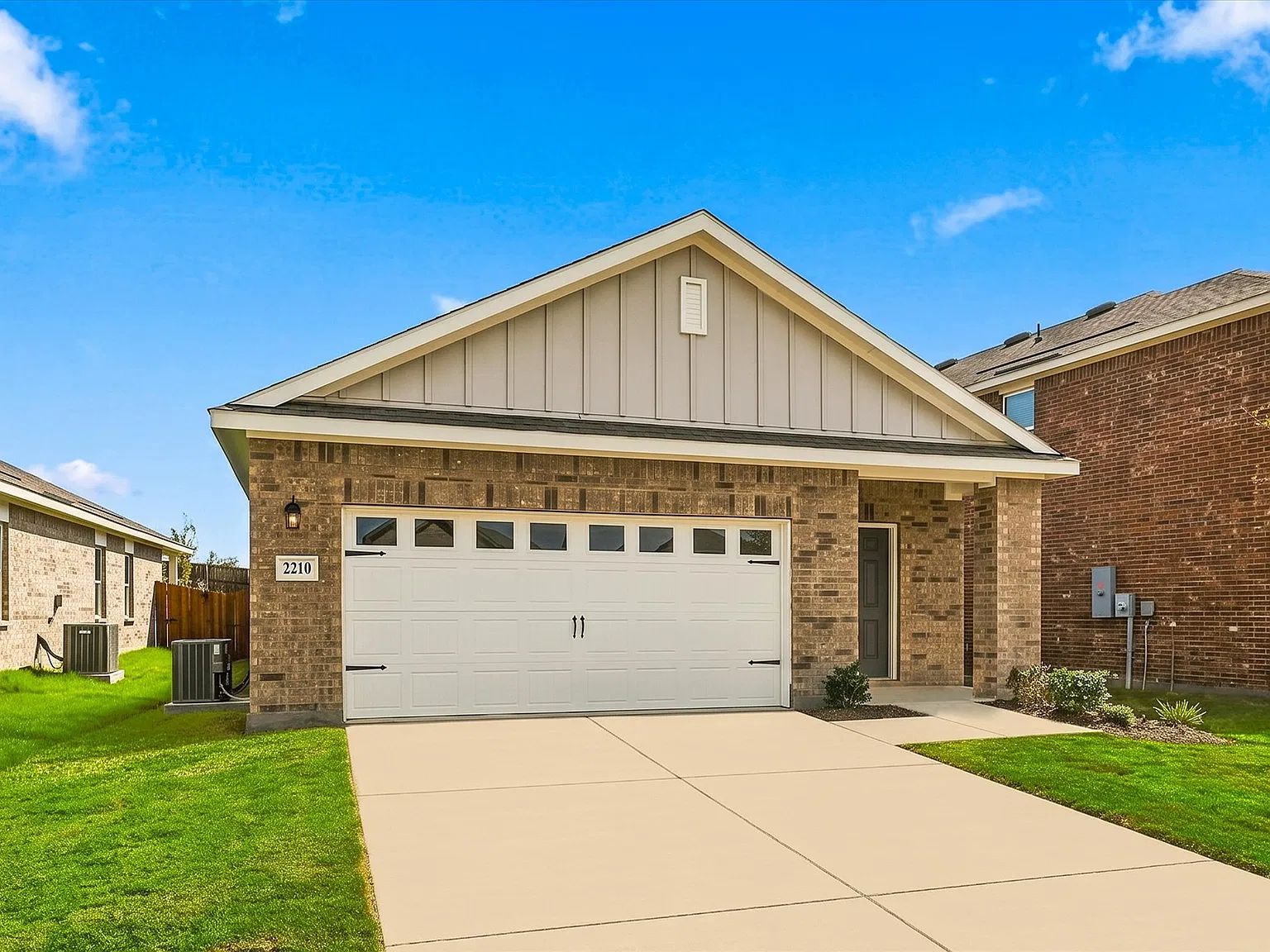 3 bed, 1401 sqft, $2,100 — Photo 3