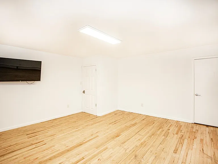 391 Manila Ave #3 — Photo 12