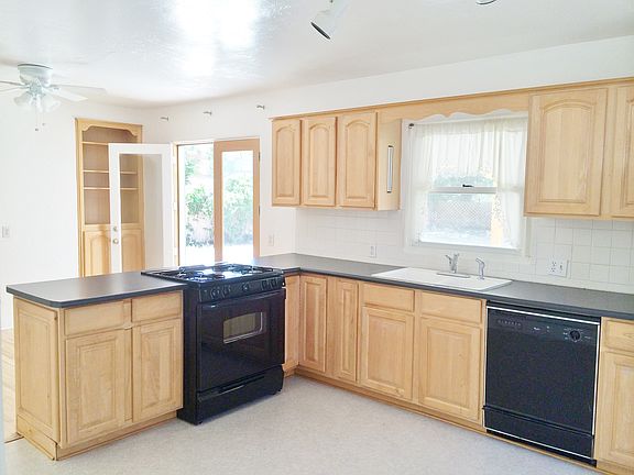 4th image of 521 Montclaire Dr SE