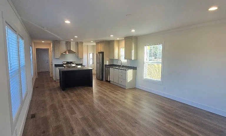 Grainger Cir — Photo 3