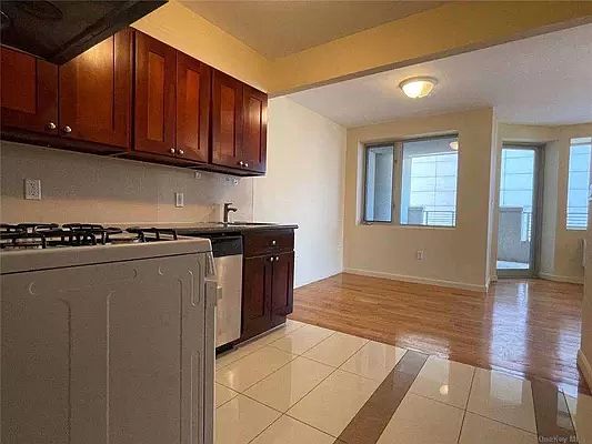 3rd image of 37-20 Prince St APT 7C