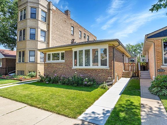 3rd image of 2035 W Summerdale Ave