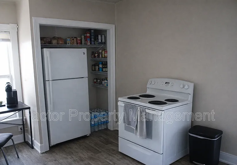 328 N 6th St #2 — Photo 9