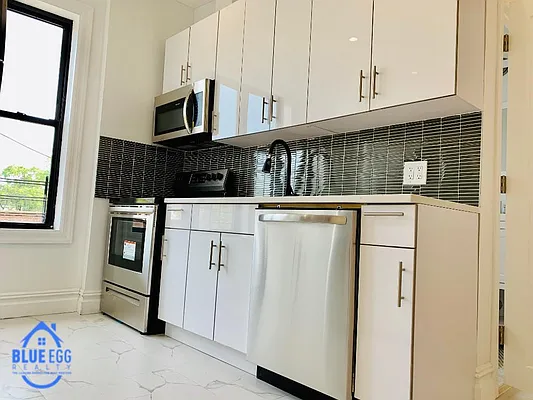 Rented by Blue Egg Realty Corp | media 2