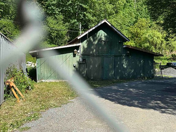 2nd image of 7252 272nd St