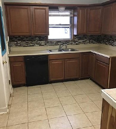 3rd image of 126 Oak Grove Dr