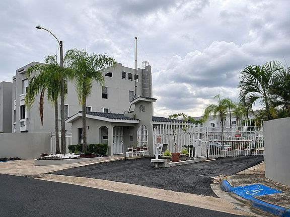 2nd image of San Fernando Village Avenue De Infanteria Apt 322 #65