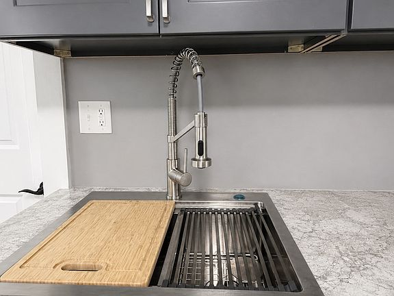 4th image of 65 Fargo St