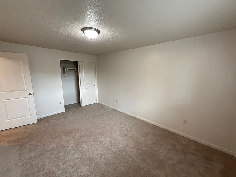 905 Bryan Ct — Photo 15