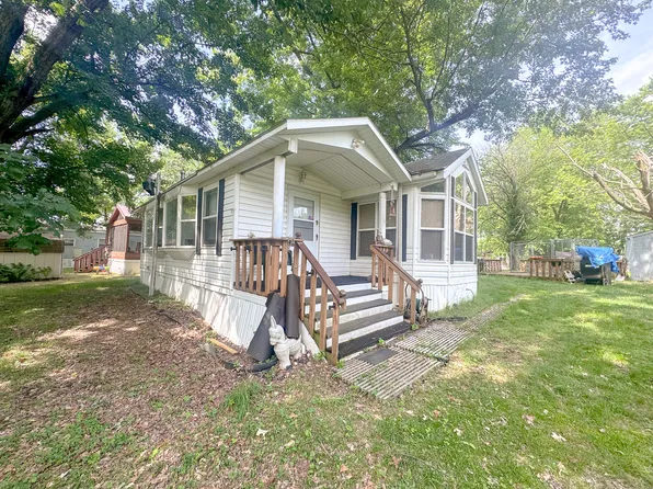 24/99 Woodhaven Dr E, Sublette, IL 61367