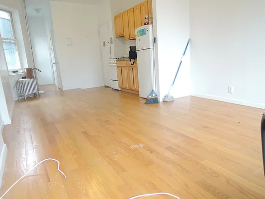 Rented by NYLA Realty | media 11