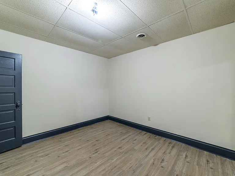 1612 Broadway St #4 — Photo 9