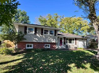 1143 Debbie Ln, Macomb, IL 61455