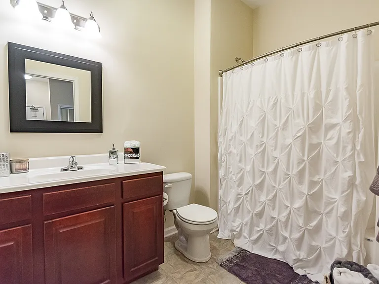 Morton Grad Apartments — Photo 19
