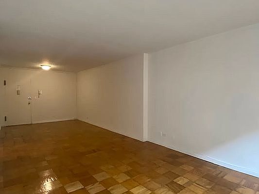 5th image of 300 W 55th St APT 5C