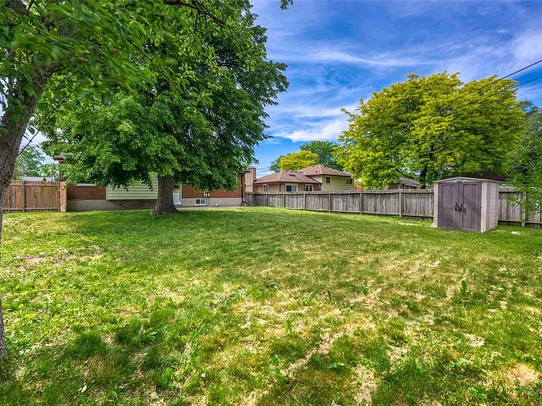 890 Hollands Ave — Photo 41