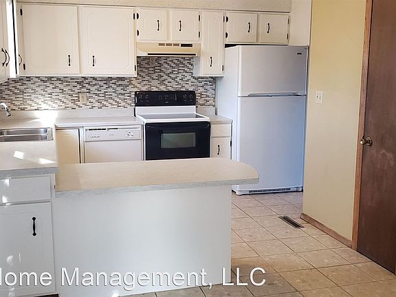 5th image of 1402 Highland Dr