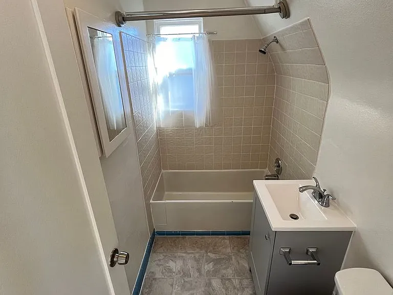 807 Jamaica Ct — Photo 8