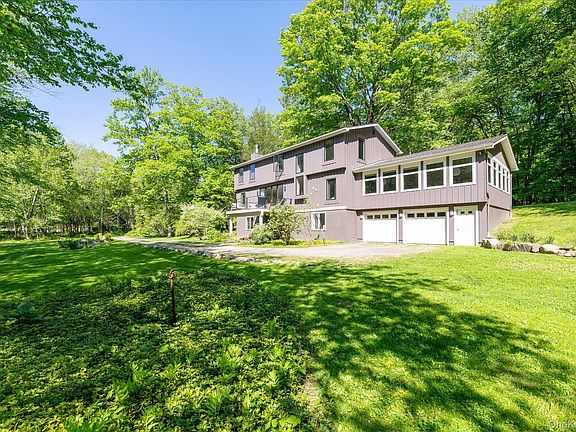3rd image of 143 E Middle Patent Road